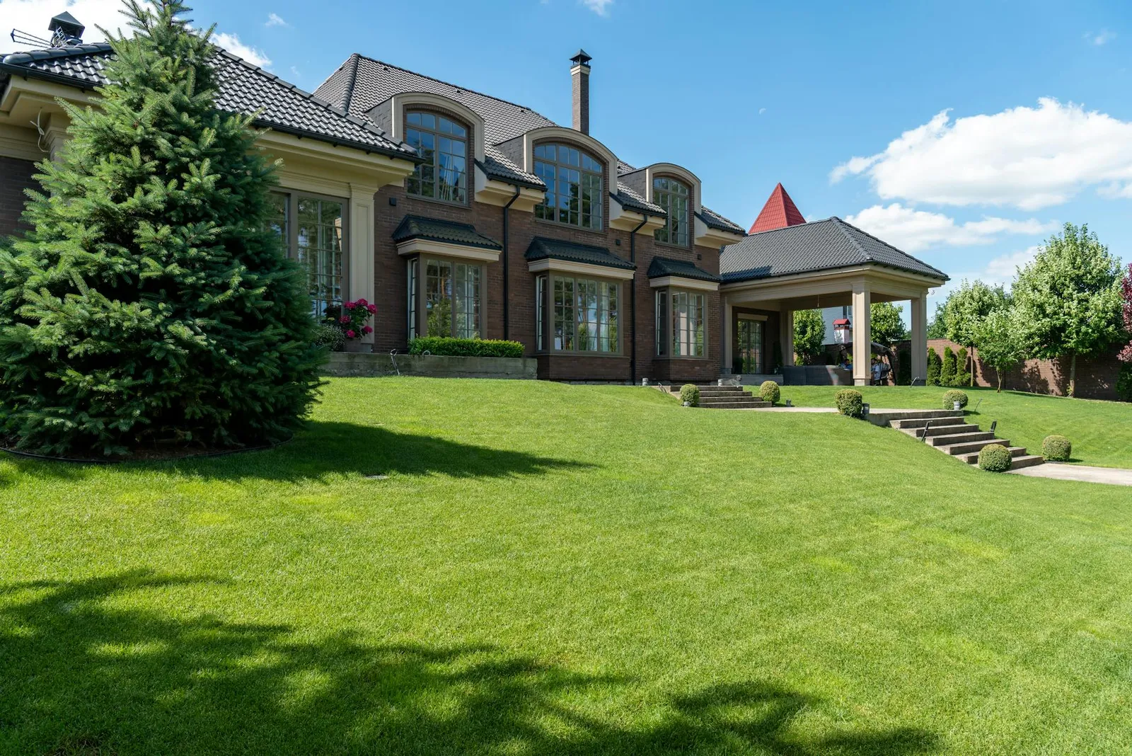 Residential property and outdoor service setting representing a local sales workflow.